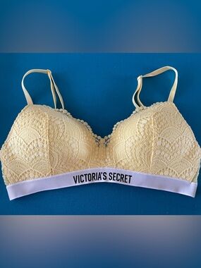 NWOT Victoria's Secret Lace Bralette 34B